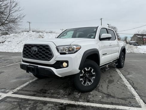 Used 2023 Toyota Tacoma TRD Off-Road image 1