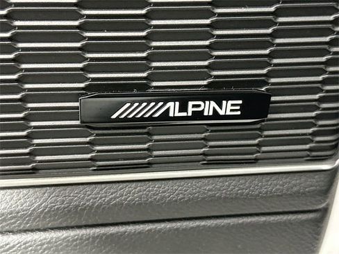 Used 2023 Jeep Grand Cherokee Limited w/ Luxury Tech Group II image 19