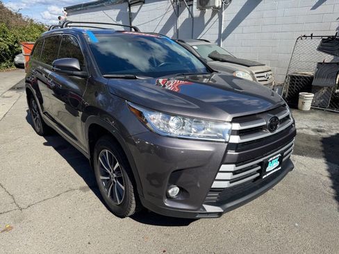 Used 2019 Toyota Highlander XLE image 5
