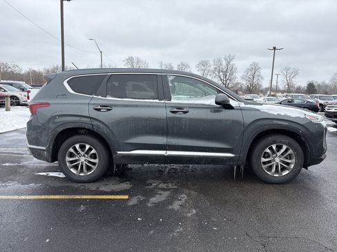 Used 2020 Hyundai Santa Fe SE image 3