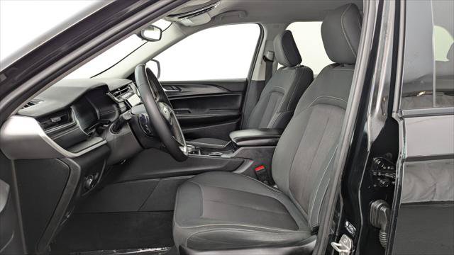 Used 2024 Jeep Grand Cherokee Laredo RWD image 16