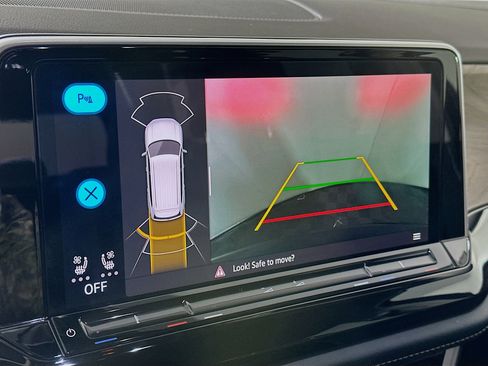 Used 2025 Volkswagen Atlas SE image 23