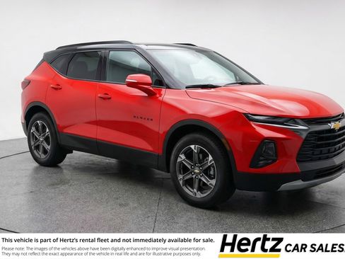 Used 2025 Chevrolet Blazer LT FWD image 1