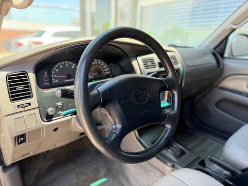 Used 2002 Toyota 4Runner SR5 RWD image 16