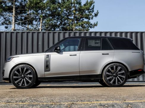 New 2026 Land Rover Range Rover SV image 3