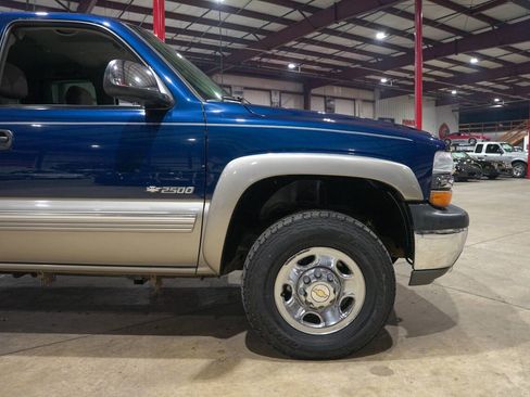 Used 2000 Chevrolet Silverado 2500 LS w/ Firm Ride Suspension Pkg image 11