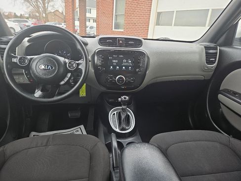 Used 2018 Kia Soul w/ Option Group 020 FWD image 10