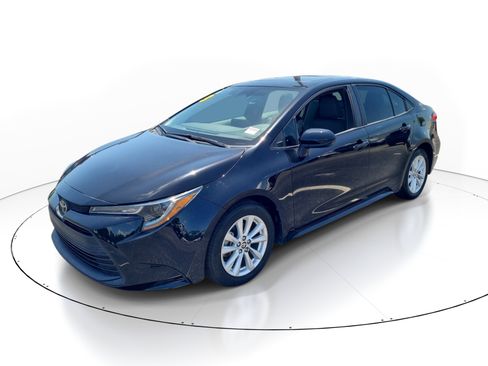 Used 2023 Toyota Corolla LE w/ LE Premium Package FWD image 3
