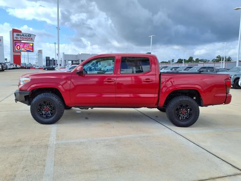 Used 2020 Toyota Tacoma SR AWD/4WD image 9