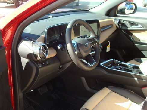 New 2026 Chevrolet Equinox ACTIV w/ Convenience Package III AWD/4WD image 8