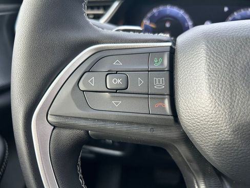 New 2025 Jeep Grand Cherokee Altitude image 13