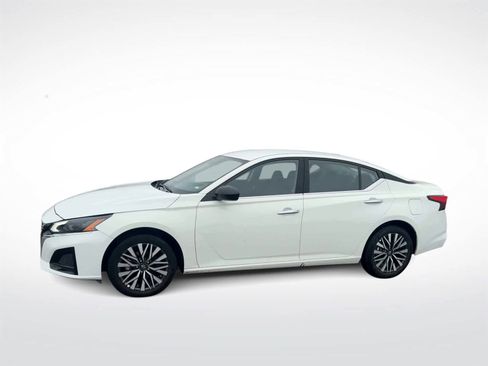 Used 2025 Nissan Altima 2.5 SV image 5