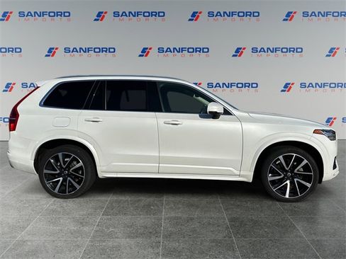 Used 2021 Volvo XC90 T6 Momentum w/ Climate Package image 6