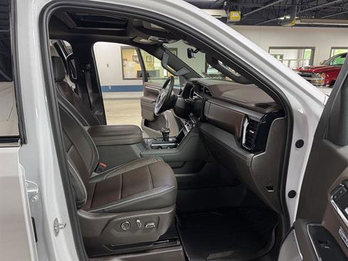 Used 2024 GMC Sierra 1500 Denali w/ Denali Reserve Package AWD/4WD image 11