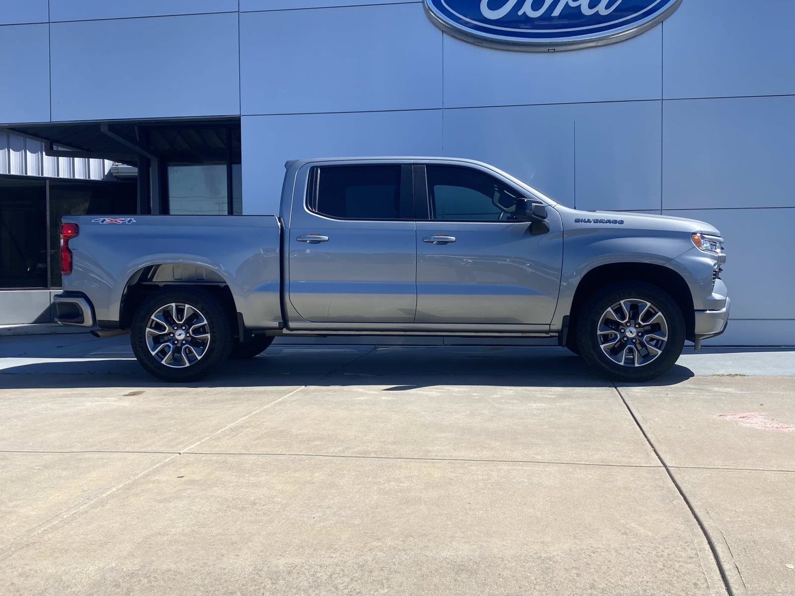 Used 2024 Chevrolet Silverado 1500 RST AWD/4WD image 3