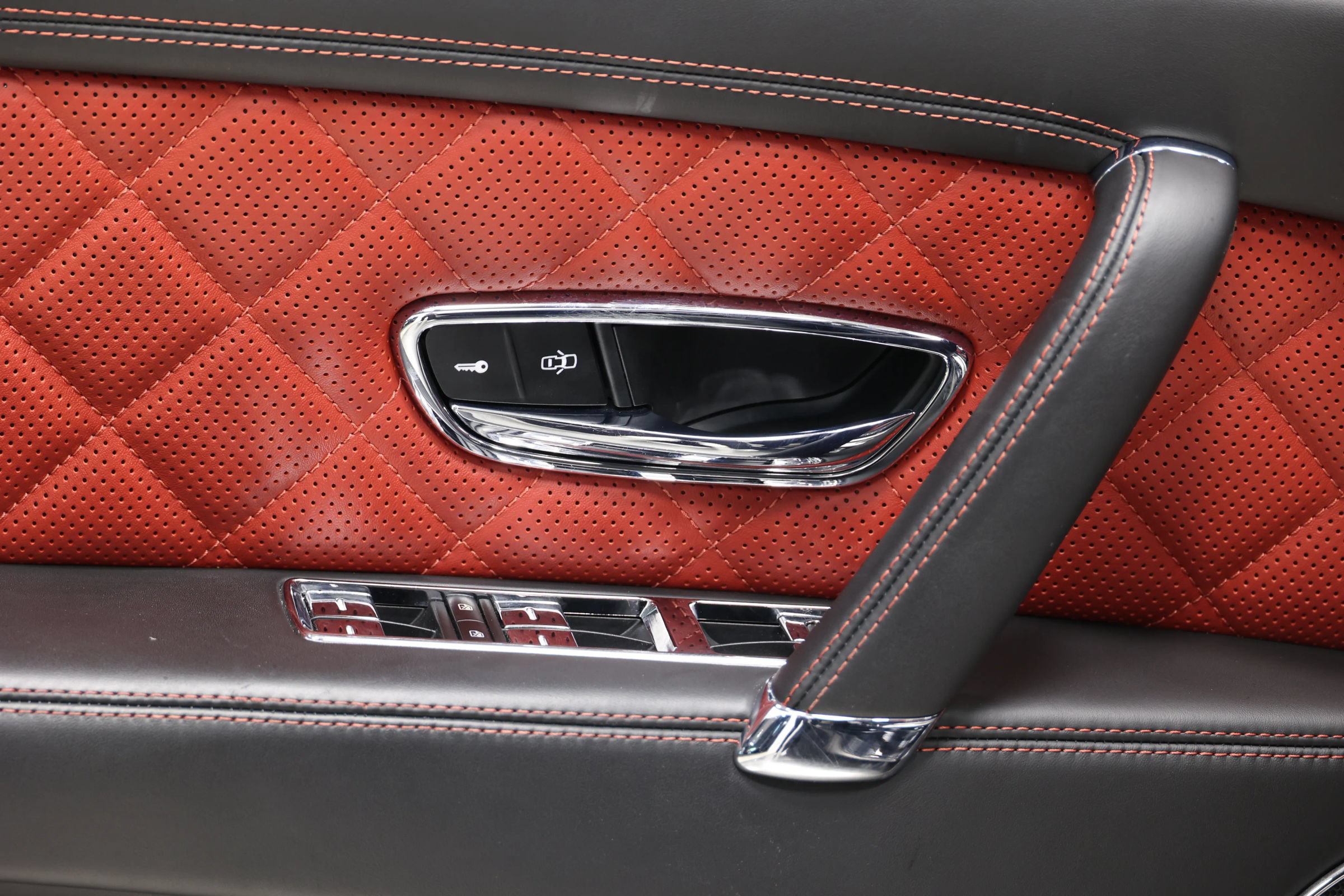 Used 2018 Bentley Flying Spur S V8 w/ Black Edition AWD/4WD image 12