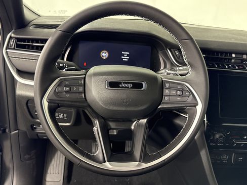 New 2025 Jeep Grand Cherokee Altitude image 16