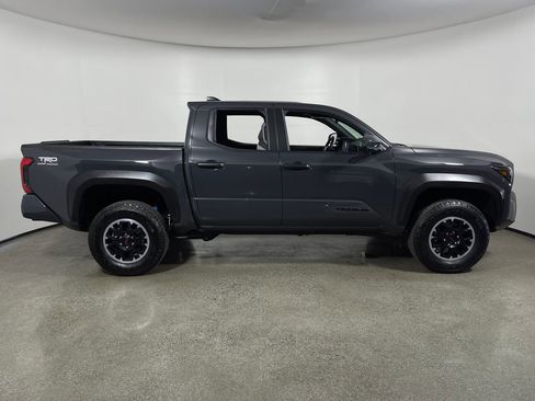 Certified 2025 Toyota Tacoma TRD Off-Road AWD/4WD image 2