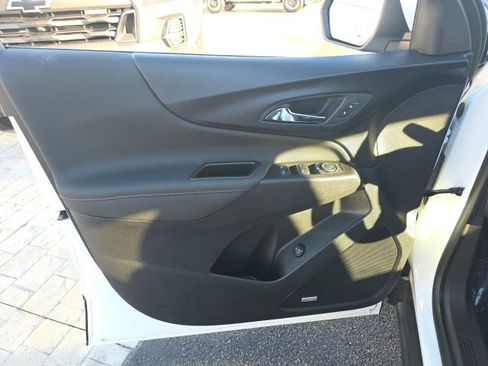 Used 2023 Chevrolet Equinox RS w/ RS Leather Package image 10