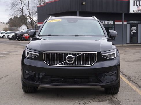 Used 2023 Volvo XC40 B5 Plus image 2
