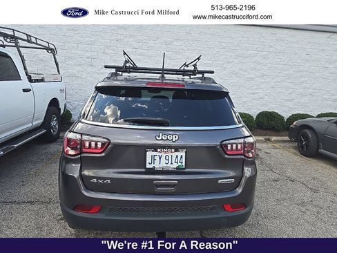Used 2022 Jeep Compass Latitude w/ Sun and Sound Group AWD/4WD image 5