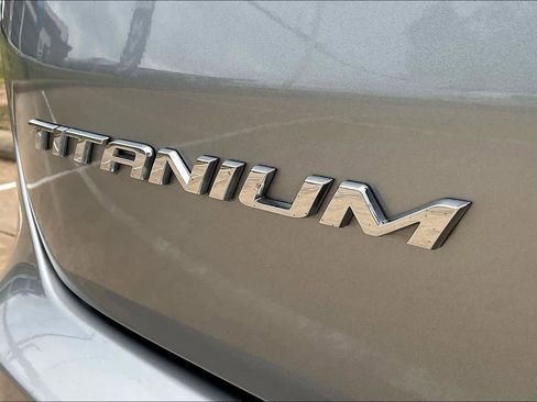 Used 2024 Ford Edge Titanium image 8