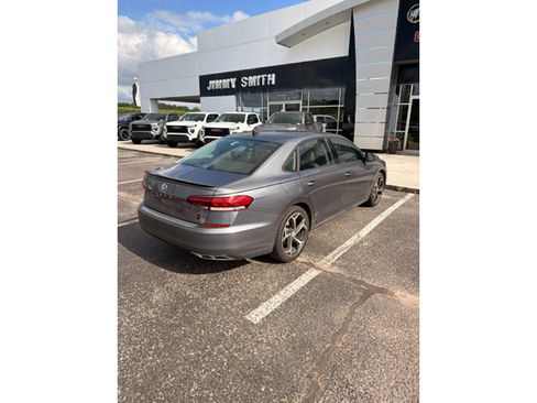 Used 2020 Volkswagen Passat 2.0T R-Line FWD image 3