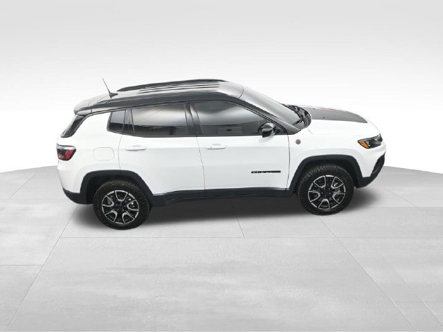 Used 2026 Jeep Compass Trailhawk AWD/4WD image 18