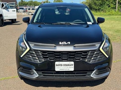 Used 2023 Kia Sportage LX FWD image 2