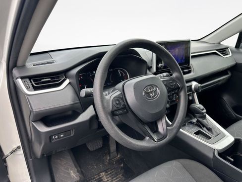 Used 2025 Toyota RAV4 XLE FWD image 10