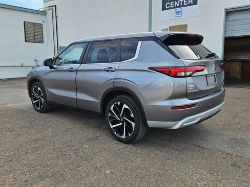 Used 2024 Mitsubishi Outlander SE AWD/4WD image 3