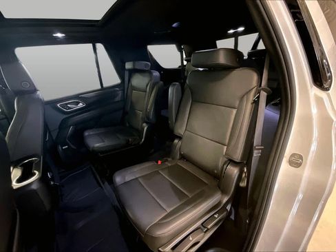 Used 2024 Chevrolet Tahoe Z71 w/ Luxury Package AWD/4WD image 19