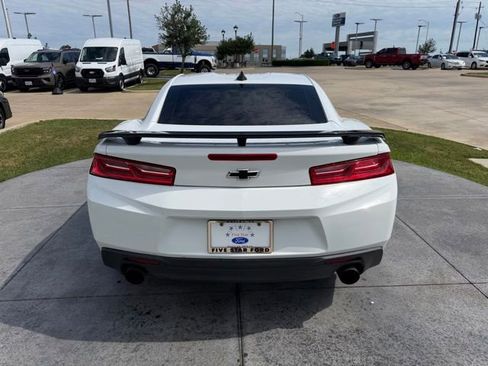 Used 2018 Chevrolet Camaro LT RWD image 5