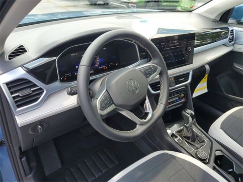 New 2025 Volkswagen Taos SE image 21