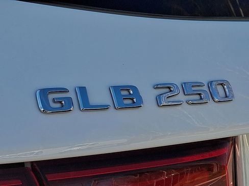 New 2026 Mercedes-Benz GLB 250 4MATIC image 19