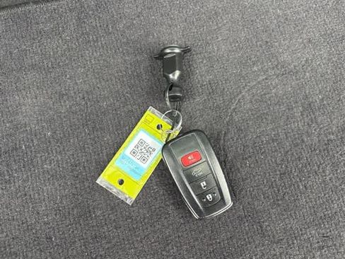 Used 2021 Toyota Highlander XSE image 27