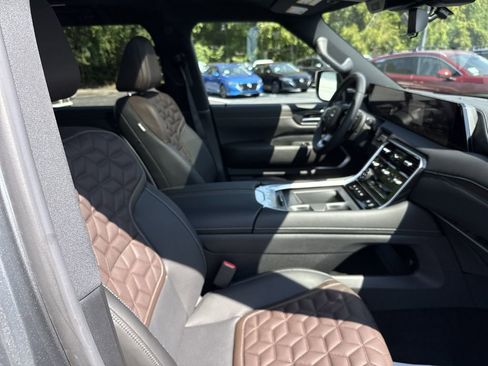 New 2026 Nissan Armada Platinum Reserve image 17