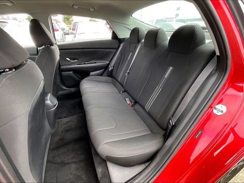 Certified 2021 Hyundai Elantra SEL FWD image 29