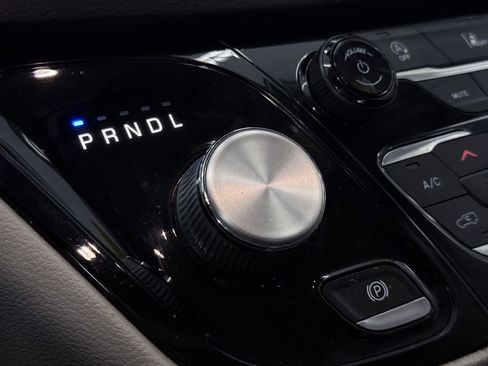 Used 2022 Chrysler Pacifica Touring-L image 42