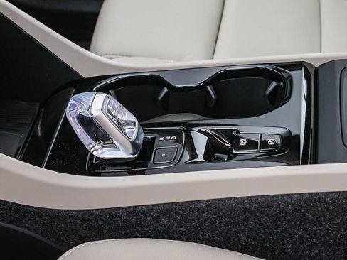 New 2026 Volvo XC40 B5 Plus w/ Protection Package Premier AWD/4WD image 29