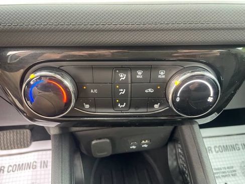 Used 2024 Chevrolet TrailBlazer LT w/ LT Cold Weather Package AWD/4WD image 20