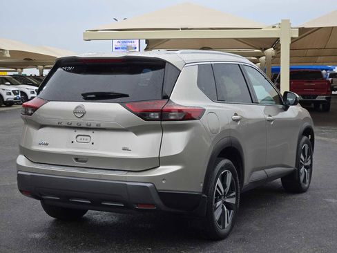 Used 2024 Nissan Rogue SL w/ SL Premium Package image 7