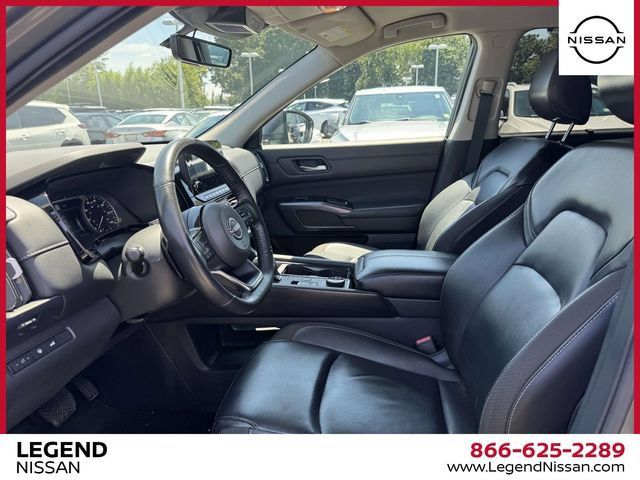 Used 2024 Nissan Pathfinder SL AWD/4WD image 17