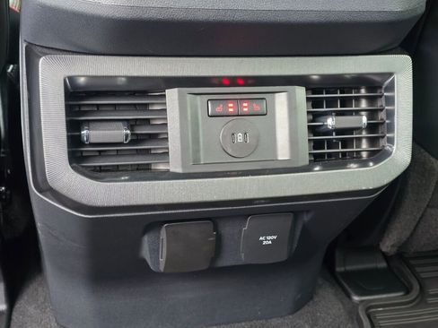 Used 2024 Ford F350 Platinum image 17