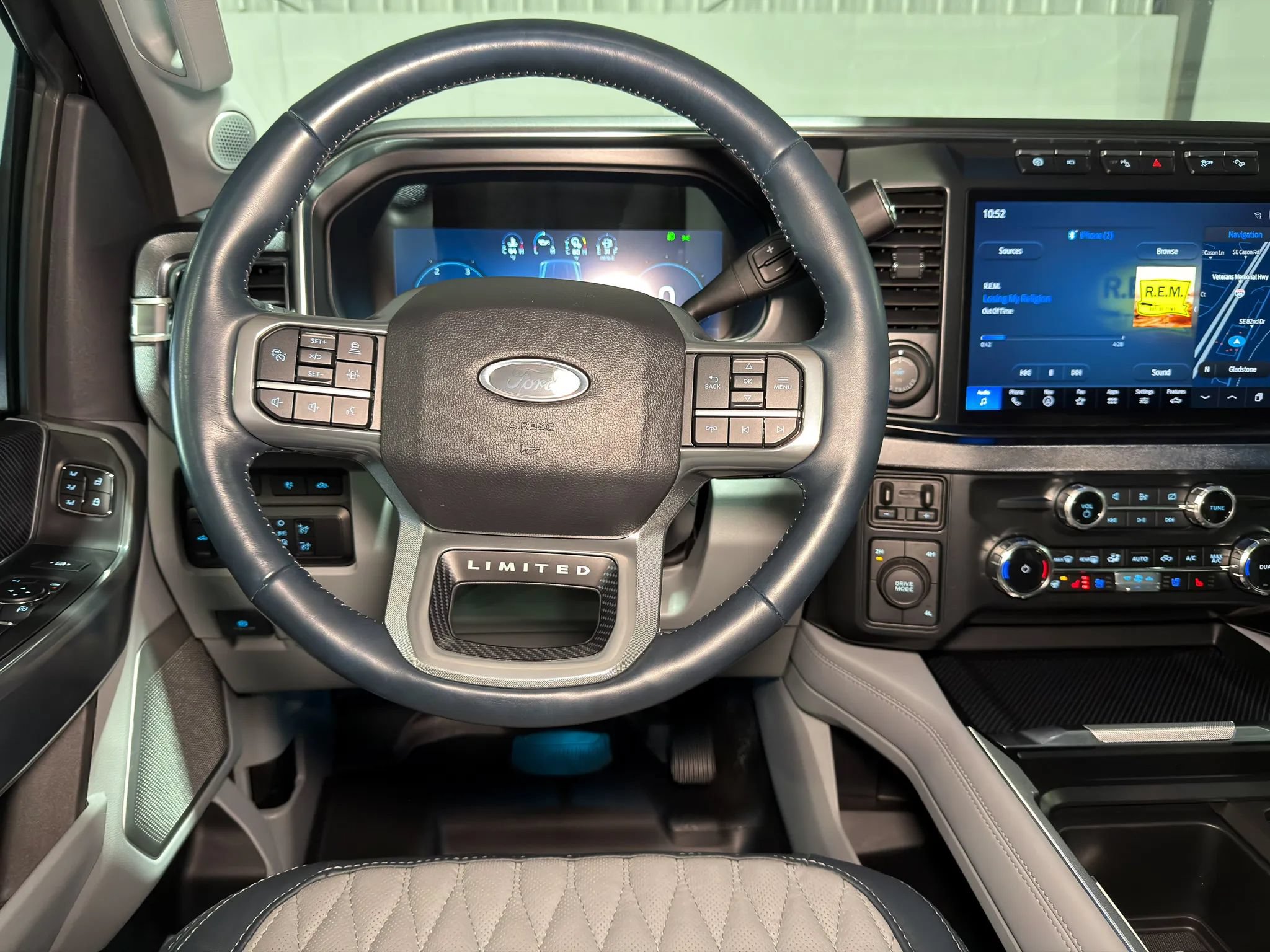 Used 2024 Ford F350 Limited w/ FX4 Off-Road Package AWD/4WD image 21