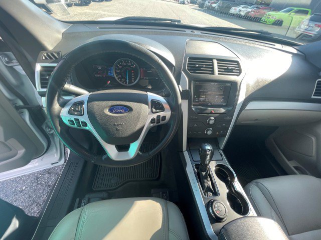 Used 2015 Ford Explorer XLT w/ Equipment Group 202B AWD/4WD image 13