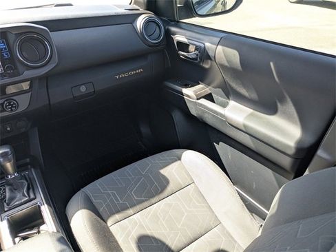 Used 2018 Toyota Tacoma TRD Sport image 15