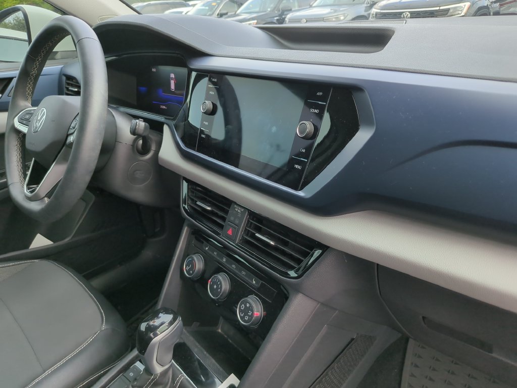 Used 2023 Volkswagen Taos SE w/ Panoramic Sunroof Package FWD image 8
