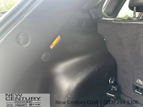 Used 2024 Jeep Compass Latitude AWD/4WD image 15