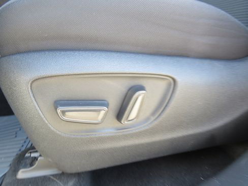 Used 2023 Toyota Highlander LE image 18